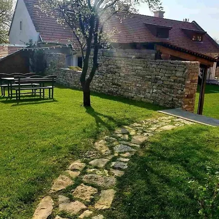 Aracsi Vendeghaz Guest house 2*