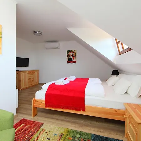 Guest house Aracsi Vendeghaz 2*