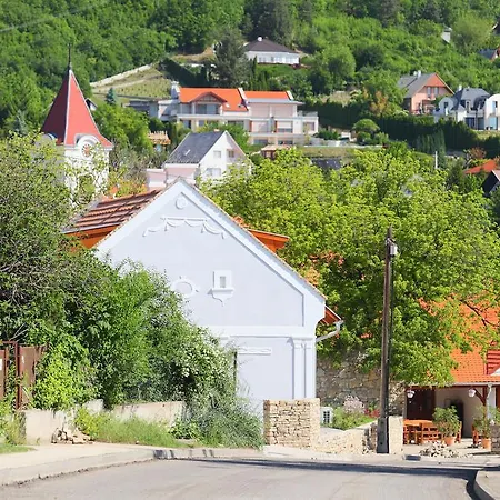 Aracsi Vendeghaz Guest house Balatonfured