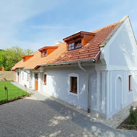 Guest house Aracsi Vendeghaz 2*
