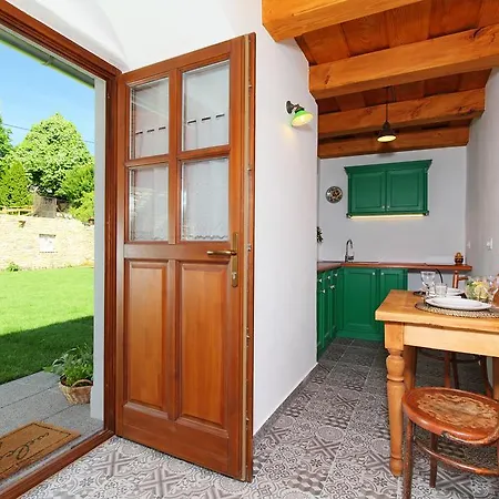 Aracsi Vendeghaz Guest house Balatonfured