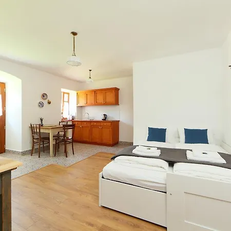 Guest house Aracsi Vendeghaz 2*