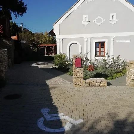 Aracsi Vendeghaz Balatonfured
