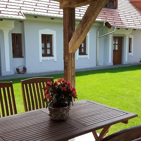 Aracsi Vendeghaz 2* Balatonfured