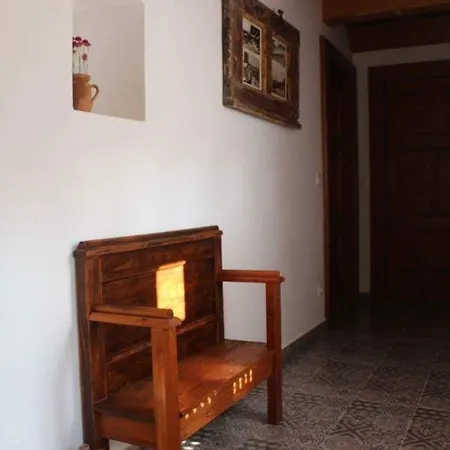 Aracsi Vendeghaz 2* Balatonfured